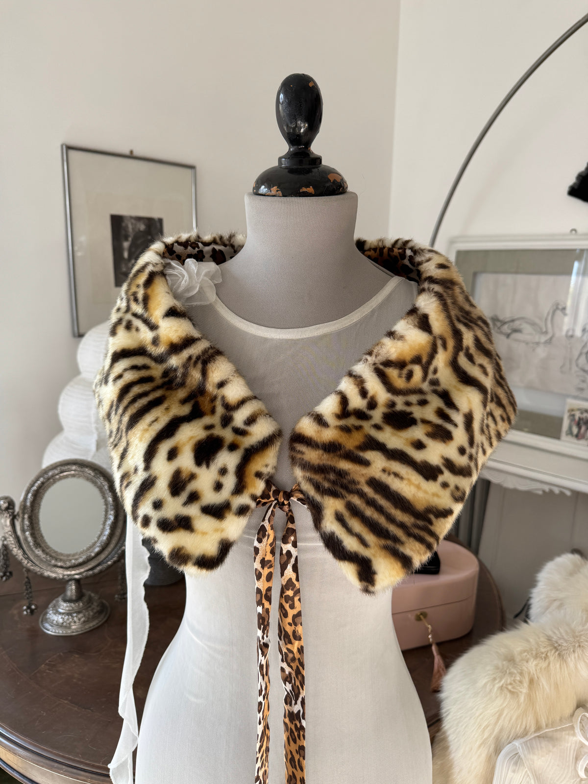 Brown Leo Faux Fur Collar
